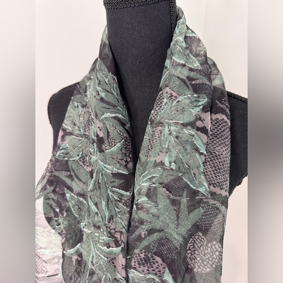 Sheer Black and Green Short Scarf - Picture 3 of 4